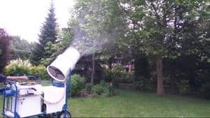 maszyna pryskająca działkę